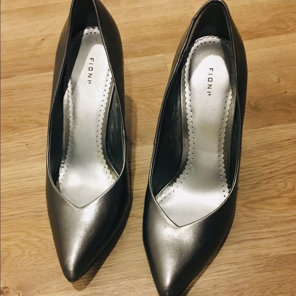 Shimmering charcoal heels - Picture 3 of 4